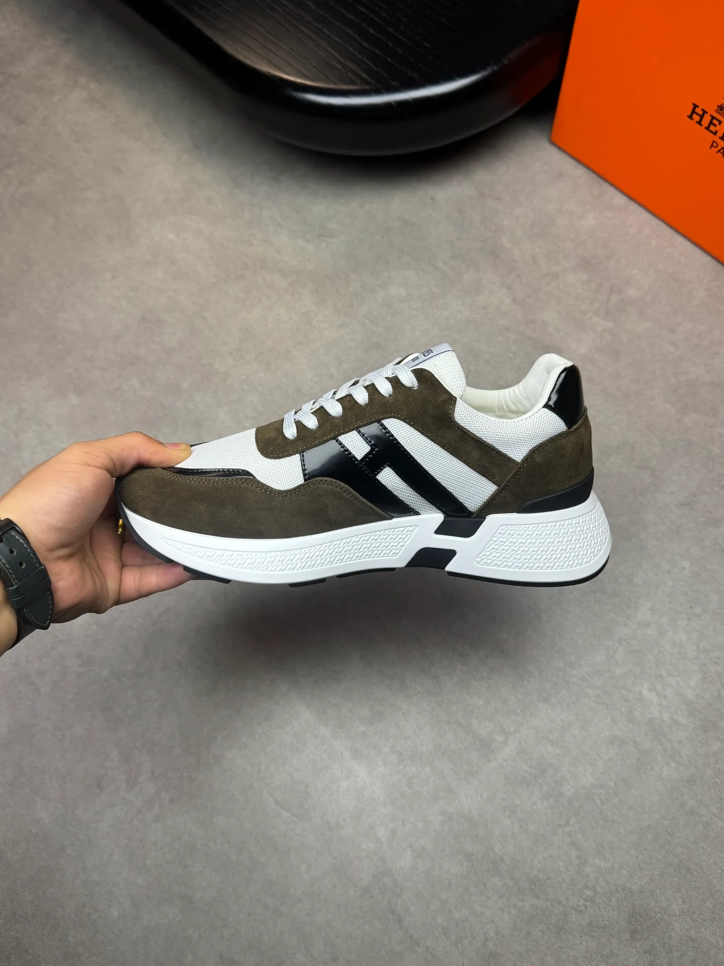 [HERMES] Hermès men's shoes 💰520💰 - high-end quality original items 🔍🔍🔍 casual sports shoes - upper: 🔝 pebbled calfskin, brand high mercerized canvas, body sewn with brand ´H´ totem, tongue brand logo cloth label - lining: water-dyed cowhide -Outsole: Ultra-light T men's shoes 💰U foam·rubber; two-color molded outsole -Ultra-high quality control·Fine workmanship: highlighted (high-end·luxury·grade) -Size: 39-44 (38, 45, can be customized)